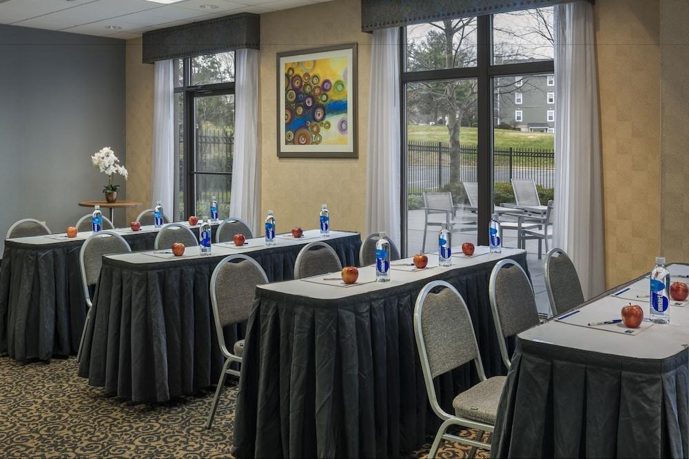 Holiday Inn Express & Suites Laurel Lakes By Ihg Экстерьер фото