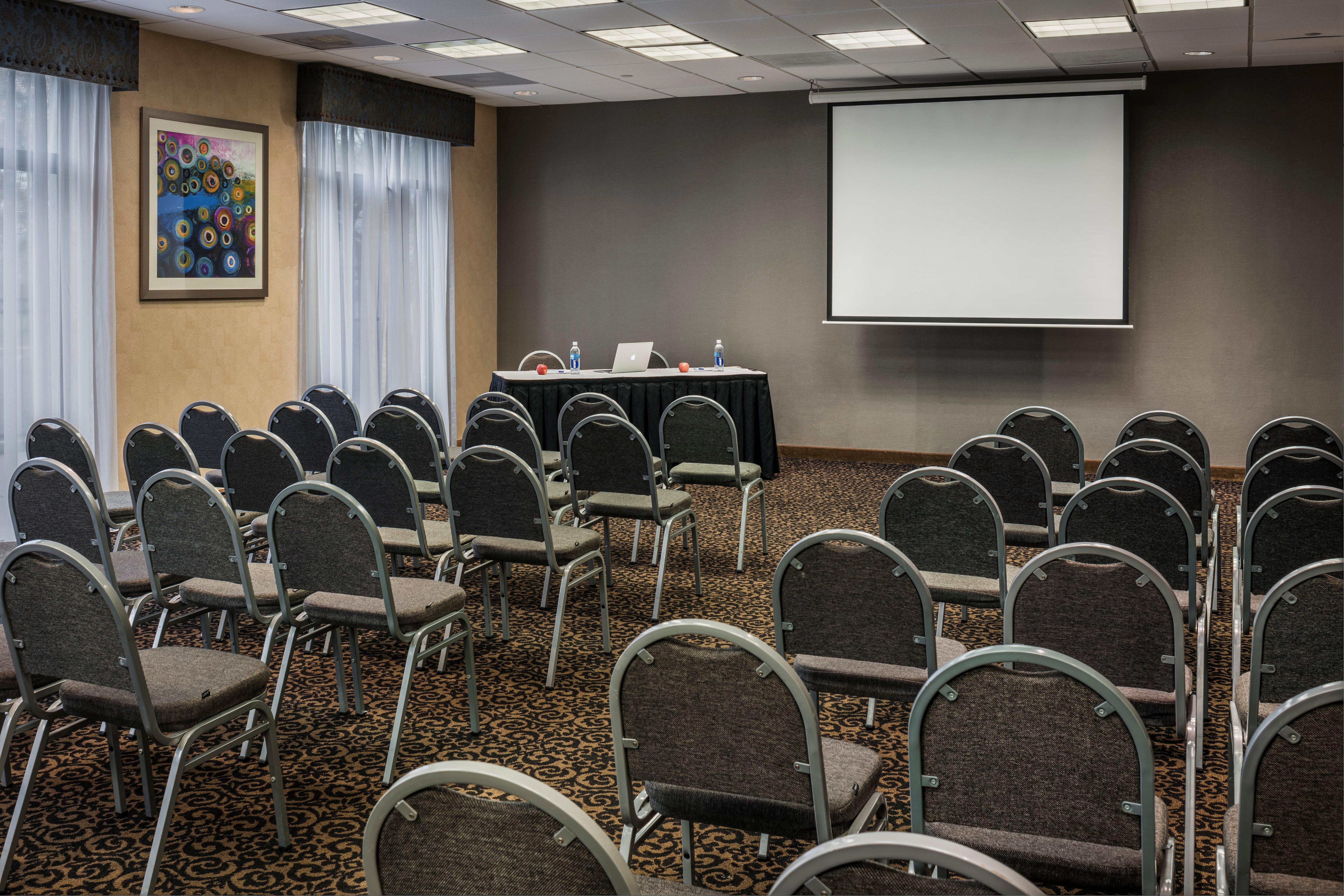 Holiday Inn Express & Suites Laurel Lakes By Ihg Экстерьер фото