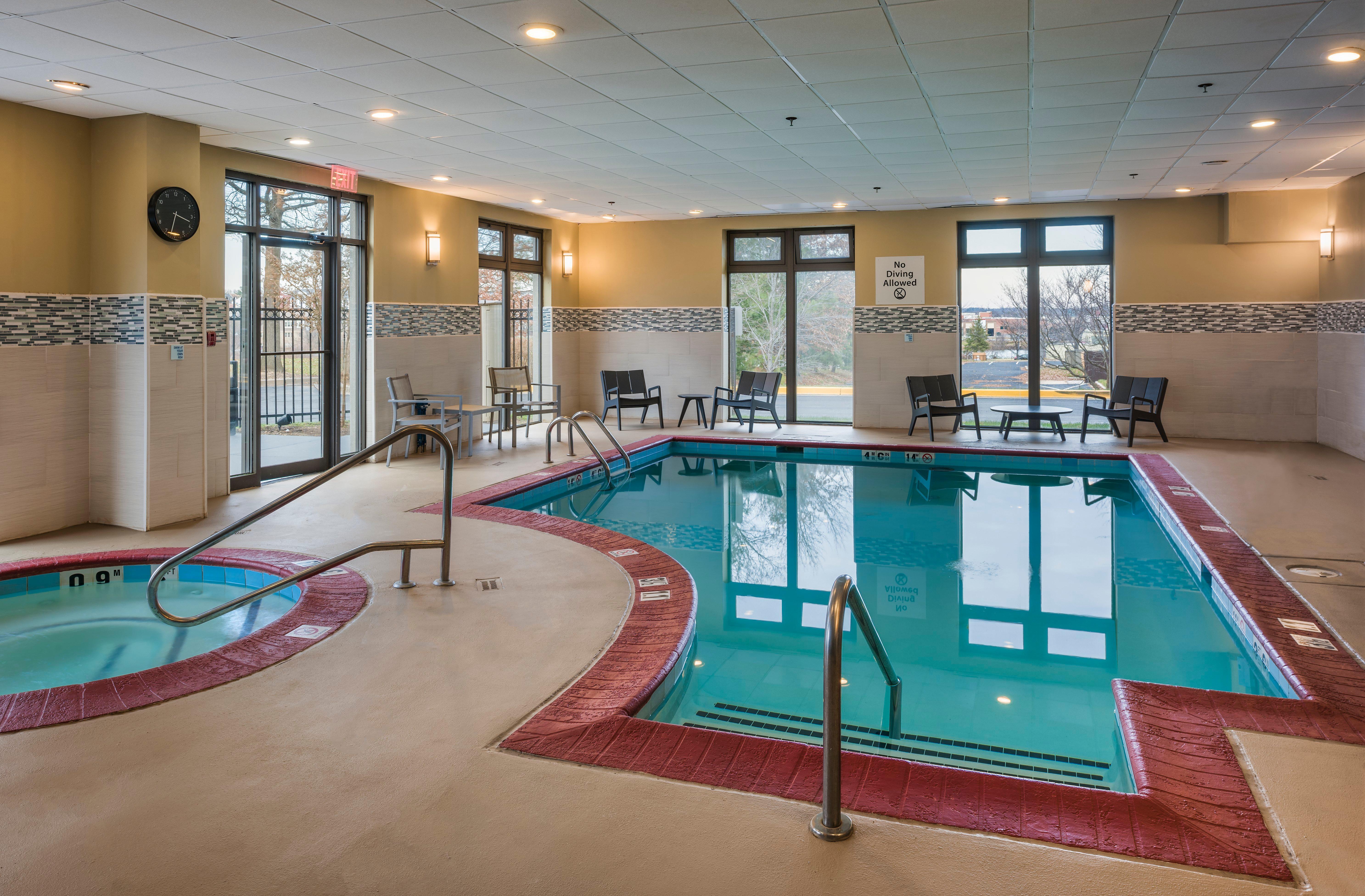Holiday Inn Express & Suites Laurel Lakes By Ihg Экстерьер фото